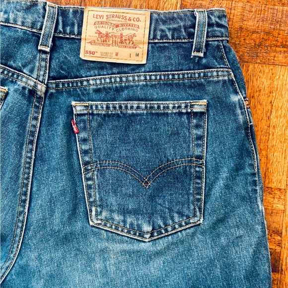 Levi's 550 Men's 30/32 Relaxed Fit Medium Blue Jeans - Picture 5 of 7